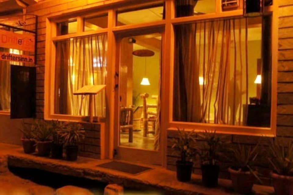 Drifter'S Inn & Cafe Манали Экстерьер фото